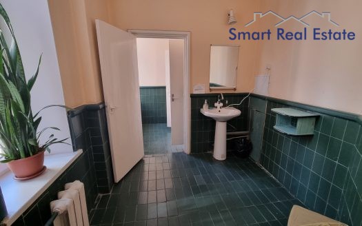 Telpa 30 m2 Citadeles ielā 2.