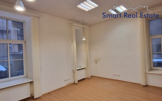 Telpa 27 m2 Citadeles ielā 2.