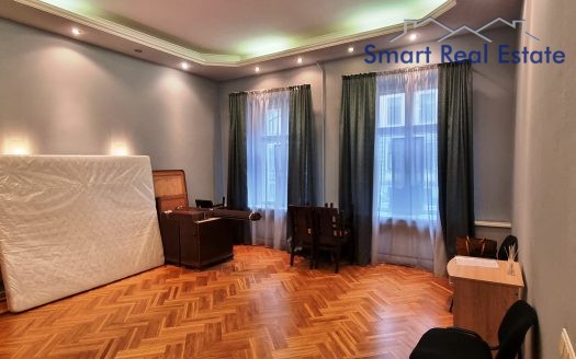 Alunāna ielā 4 istabu dzīvoklis. Centrs.