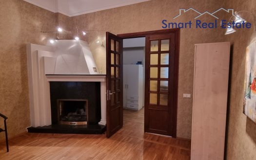 Alunāna ielā 4 istabu dzīvoklis. Centrs.