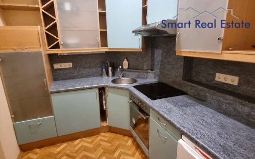 Alunāna ielā 4 istabu dzīvoklis. Centrs.