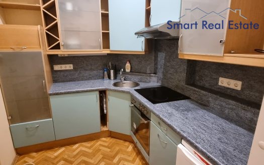 Alunāna ielā 4 istabu dzīvoklis. Centrs.