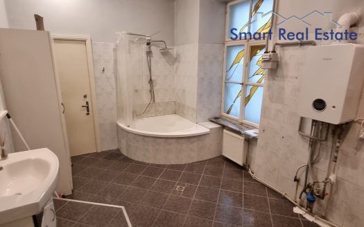 Alunāna ielā 4 istabu dzīvoklis. Centrs.