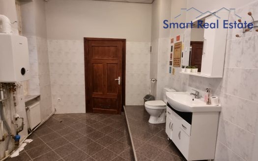 Alunāna ielā 4 istabu dzīvoklis. Centrs.