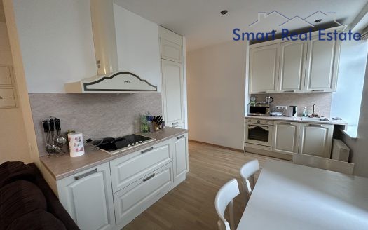 Centrs. Valmieras iela 28. 3 istabas dzīvoklis.