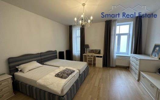 Centrs. Valmieras iela 28. 3 istabas dzīvoklis.