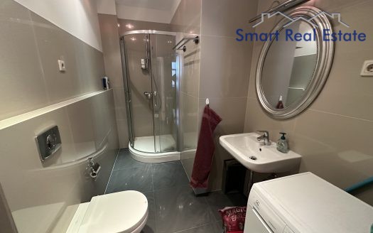 Centrs. Valmieras iela 28. 3 istabas dzīvoklis.