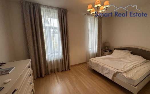 Centrs. Valmieras iela 28. 3 istabas dzīvoklis.