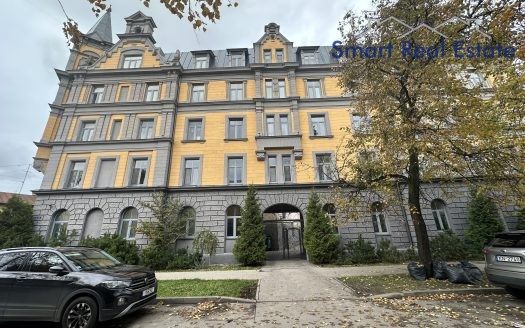 Centrs. Valmieras iela 28. 3 istabas dzīvoklis.