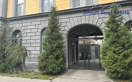 Centrs. Valmieras iela 28. 3 istabas dzīvoklis.