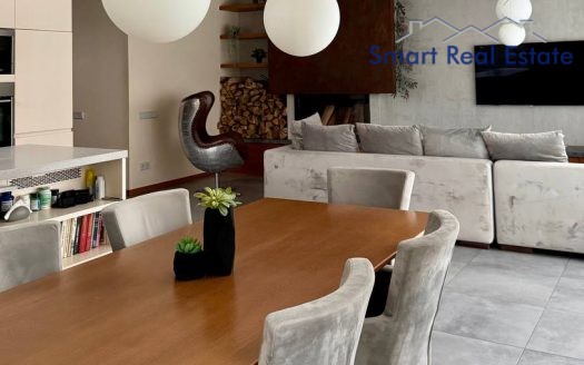 Māja Babītes pagastā. Blakus Piņķi.