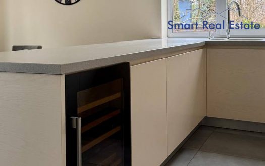 Māja Babītes pagastā. Blakus Piņķi.