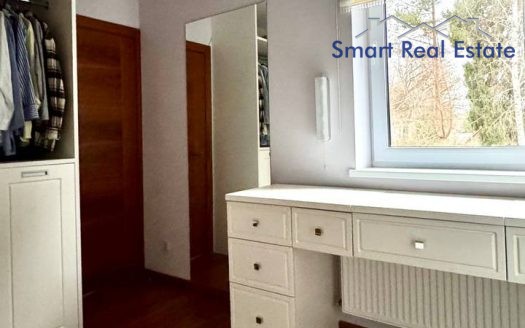 Māja Babītes pagastā. Blakus Piņķi.