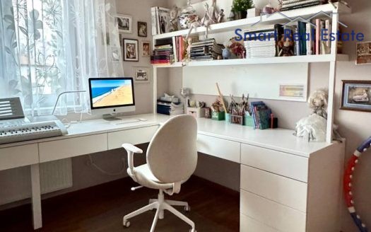 Māja Babītes pagastā. Blakus Piņķi.