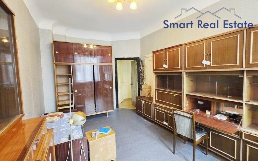 3 istabu dzīvoklis centrā. Hanzas iela 4.