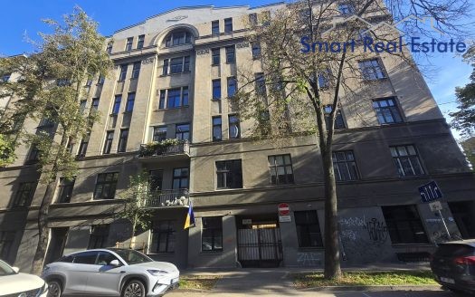 3 istabu dzīvoklis centrā. Hanzas iela 4.