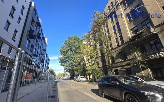 3 istabu dzīvoklis centrā. Hanzas iela 4.